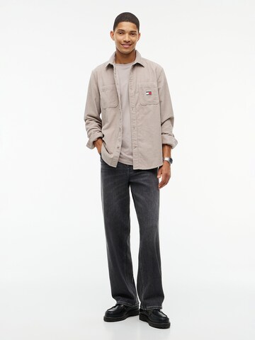 Tommy Jeans Comfort fit Button Up Shirt in Brown