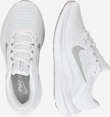 Chaussure de course 'Air Winflo 10' NIKE en blanc