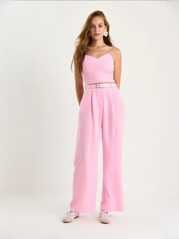 Completo pantalone di Bianco Lucci in rosa