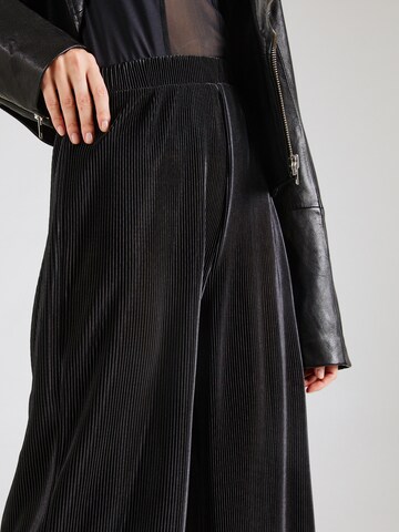 PIECES Wide Leg Hose 'PCLULINA' in Schwarz