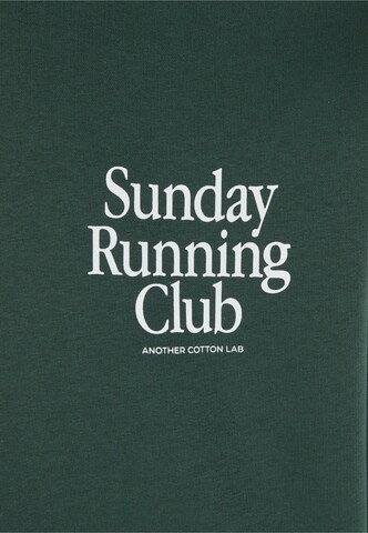 Another Cotton Lab Μπλούζα φούτερ 'Sunday Running Club' σε πράσινο