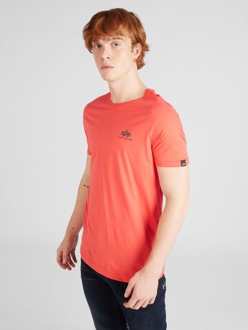 ALPHA INDUSTRIES Rovný strih Tričko - Červená: predná strana