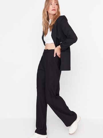 Trendyol - Loosefit Pantalón plisado en negro