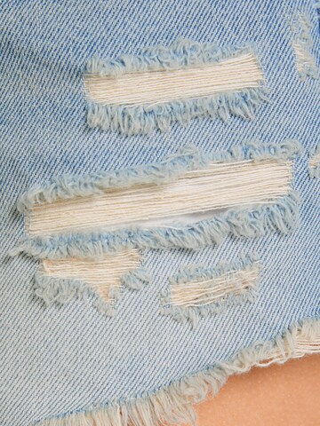 Bershka Regular Shorts in Blau