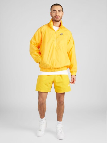 Nike Sportswear Prehodna jakna 'Windrunner' | rumena barva