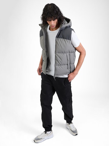 JACK & JONES Жилетка 'AERO' в Серый