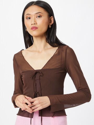 WEEKDAY Blouse 'ASTA' in Bruin: voorkant