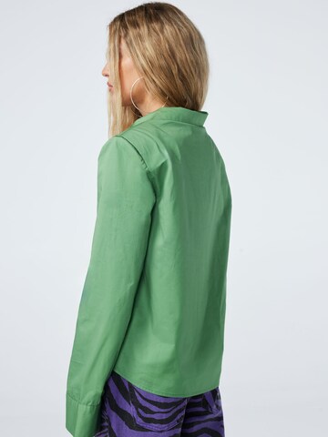 Camicia da donna 'Effie' di ABOUT YOU x Emili Sindlev in verde