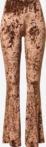 CATWALK JUNKIE - Acampanado Pantalón en marrón: frente