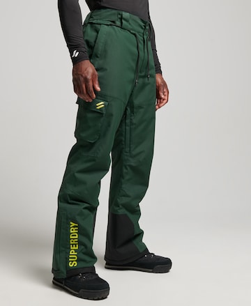 Regular Pantalon de sport Superdry en vert : devant