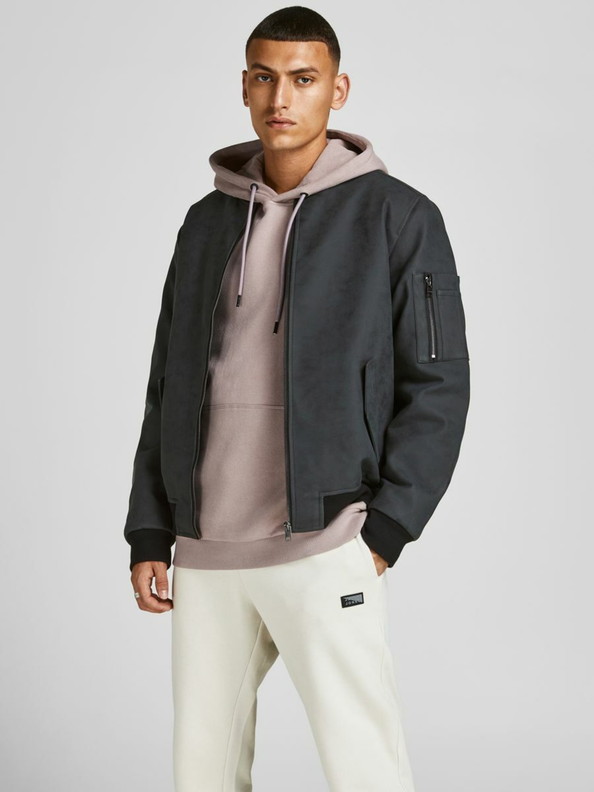Männer Jacken JACK & JONES Übergangsjacke in Schwarz - VV87030 Männer Jacken JACK & JONES Übergangsjacke in Schwarz - VV87030