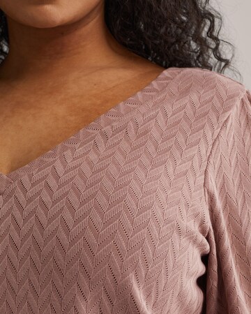 Tricou de la WE Fashion pe roz