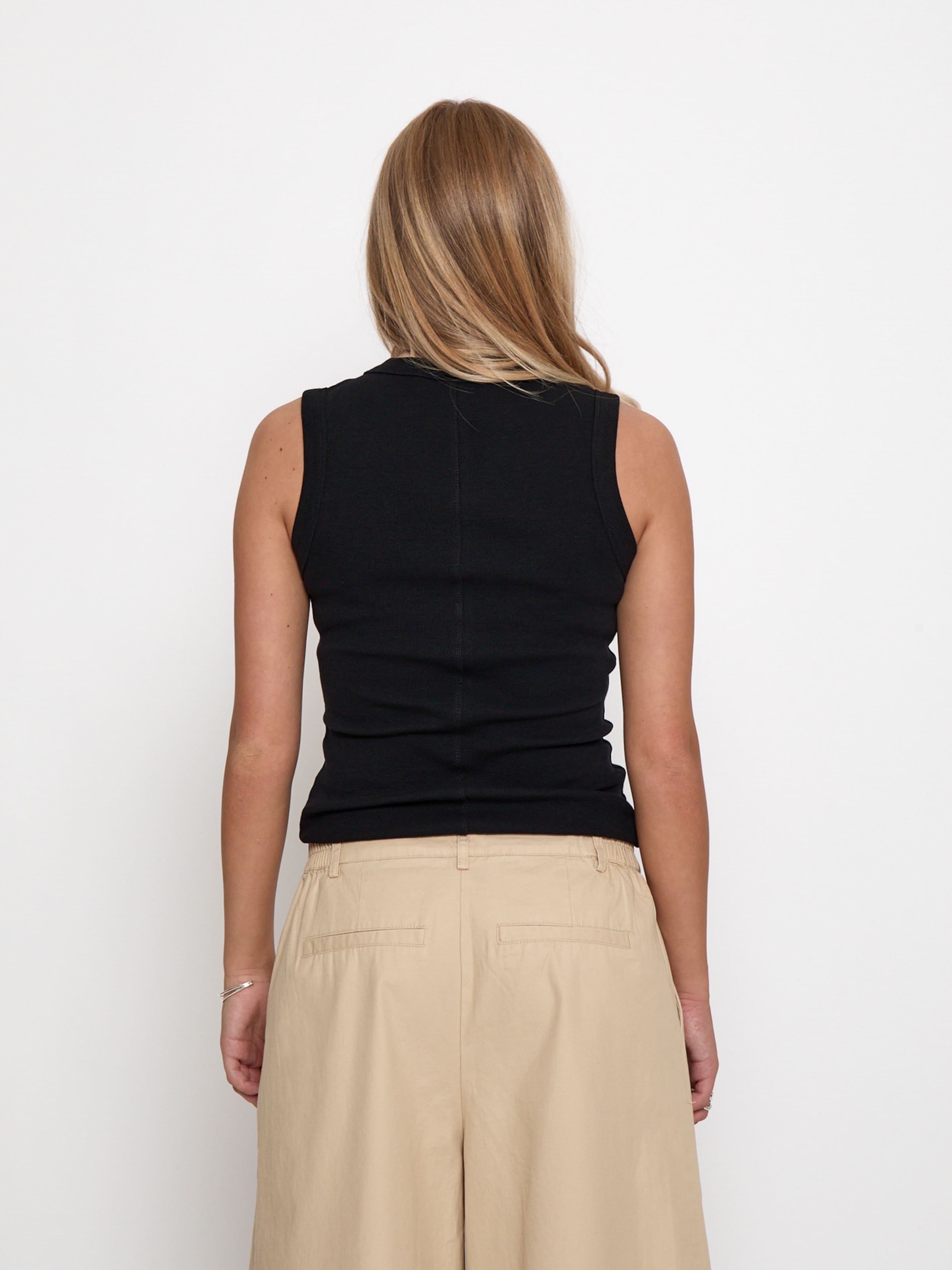 Peppercorn Top 'Phoebe' – černá: přední strana