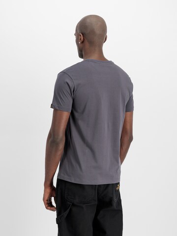 Maglietta di ALPHA INDUSTRIES in grigio