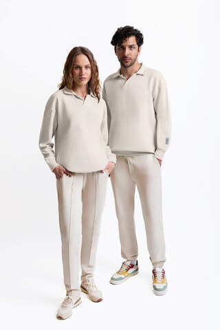 UNIQVIBE Sweatshirt in Beige: voorkant
