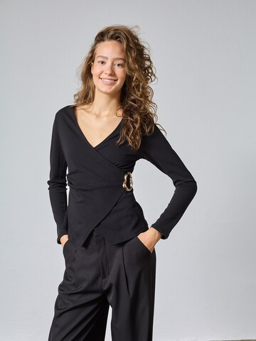 SISTERS POINT Blouse 'KEVELA' in Zwart: voorkant