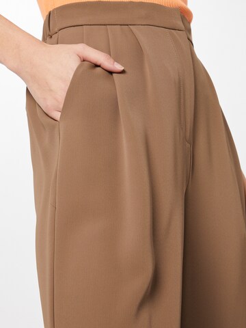 Neo Noir - Tapered Pantalón plisado 'Bounce' en marrón