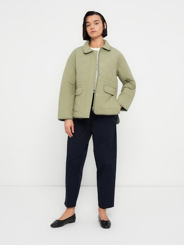 ONLY Φθινοπωρινό και ανοιξιάτικο μπουφάν 'ONLJESS' σε πράσινο