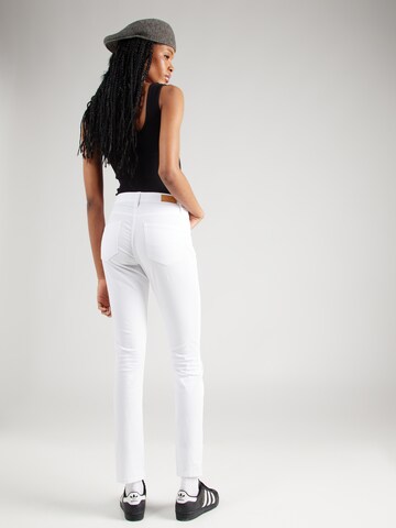 Coupe slim Jean QS en blanc