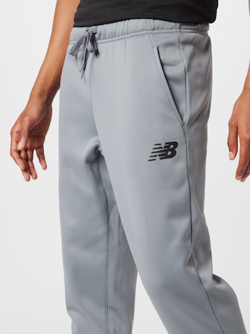 Effilé Pantalon de sport 'Tenacity' new balance en gris