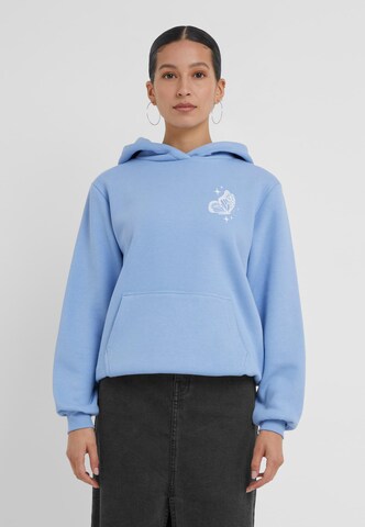 Miss Tee Sweatshirt 'Wildest Dreams' in Blue: front