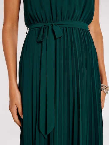 Apricot Kleid in Grün