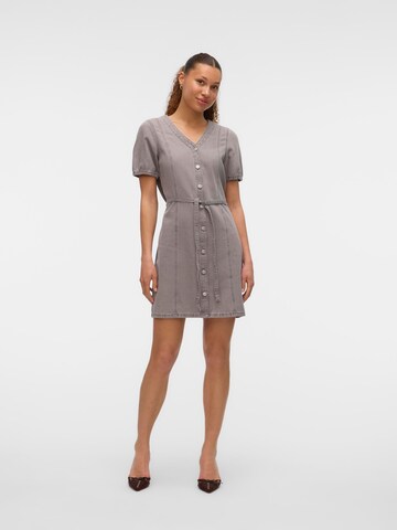 Robe-chemise 'VMJanet' VERO MODA en gris