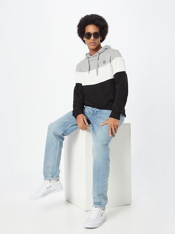 INDICODE JEANS Sweatshirt i svart