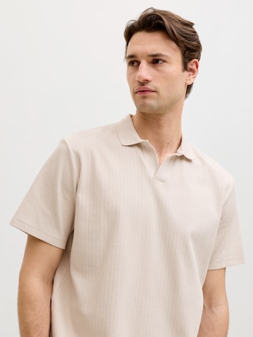 JJ Rebel Tričko 'JREBDENVER' – béžová