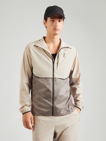 On Sportsjakke i beige: forside