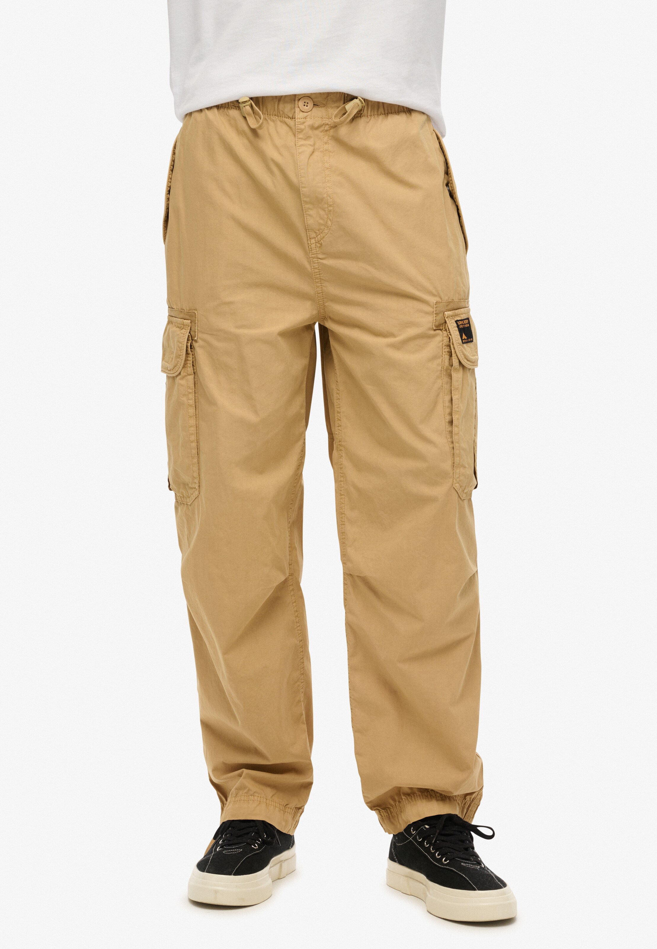 Superdry Loosefit Cargobroek in Beige: voorkant
