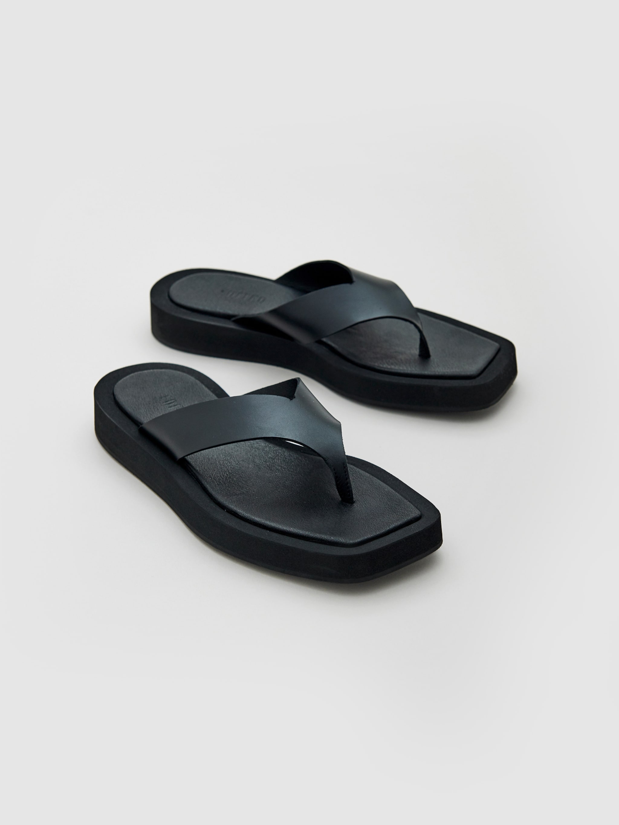 EDITED Producten Teenslipper 'Keana' Zwart