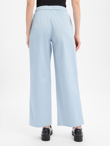 Marie Lund Loose fit Trousers in Blue