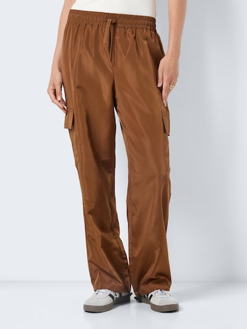 Noisy may Tapered Cargo Pants 'SKY' in Brown: front