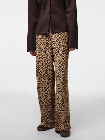 PIECES Широкий Штаны 'PCBOSELLA' в Бежевый: спереди