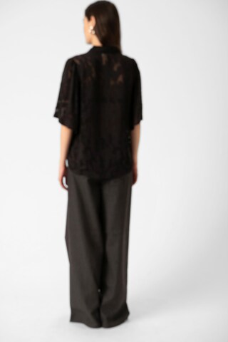 SOAKED IN LUXURY Blouse 'Felisia' in Zwart