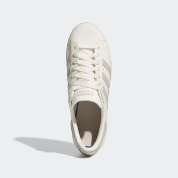 ADIDAS ORIGINALS Rövid szárú sportcipők 'Superstar 82' - fehér