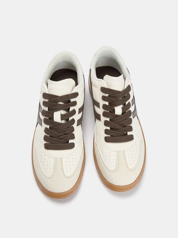 Sneaker bassa di Pull&Bear in beige