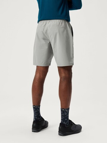 ENDURA Regular Sportshorts 'LOOP' in Grau