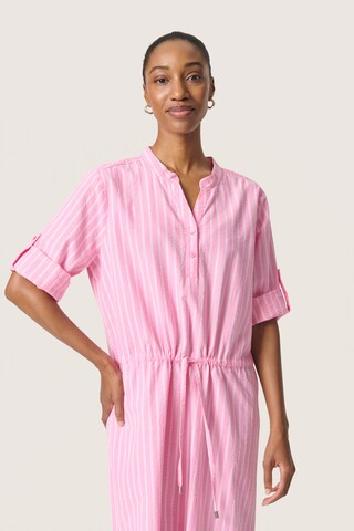 SOAKED IN LUXURY Blusekjole 'Anvitte Zaya' i pink