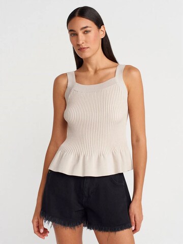 Dilvin Knitted Top in White: front