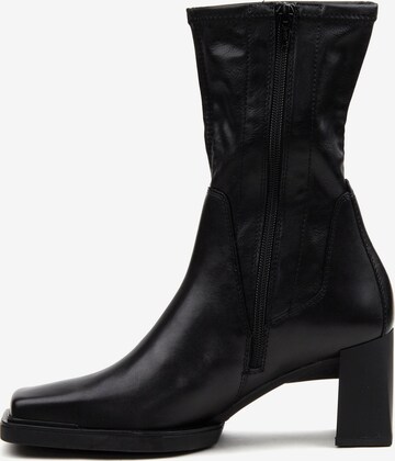 VAGABOND SHOEMAKERS Ankle boots 'EDWINA' in Black