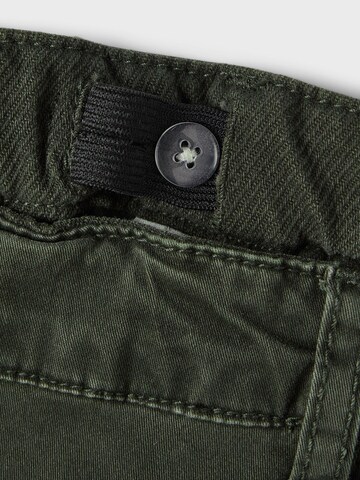 Tapered Pantaloni 'Ben' di NAME IT in verde