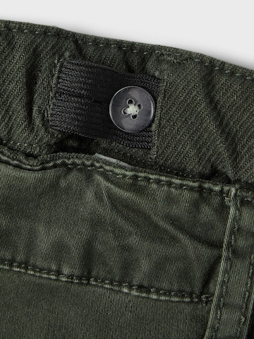 Tapered Pantaloni 'Ben' di NAME IT in verde