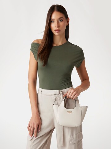 GUESS Tasche 'Helina' in Weiß