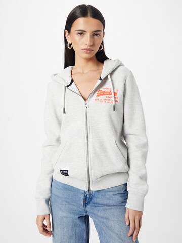 Veste de survêtement Superdry en gris : devant