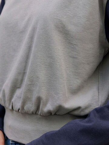 T-shirt 'AWSage' VERO MODA en gris