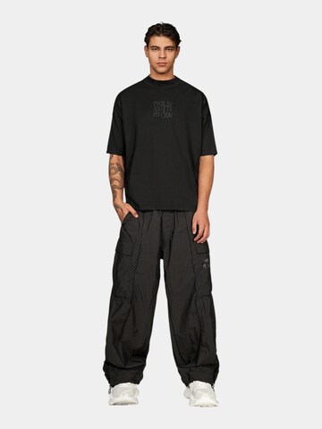 Maglietta 'Off Record T-Shirt - T17654' di Made By Society in nero