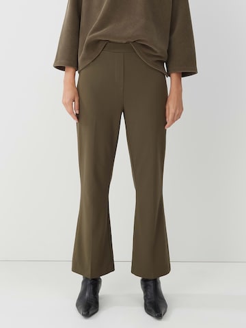 Someday Flared Pants 'Curinna' in Green: front