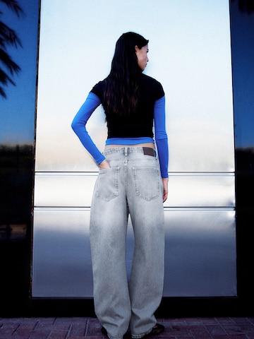 Bershka Barrel Jeans i grå